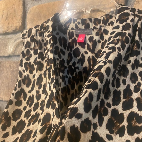 Vince Camuto Women’s Sleeveless Leopard Animal Print VNeck Blouse New size large - Picture 12 of 12